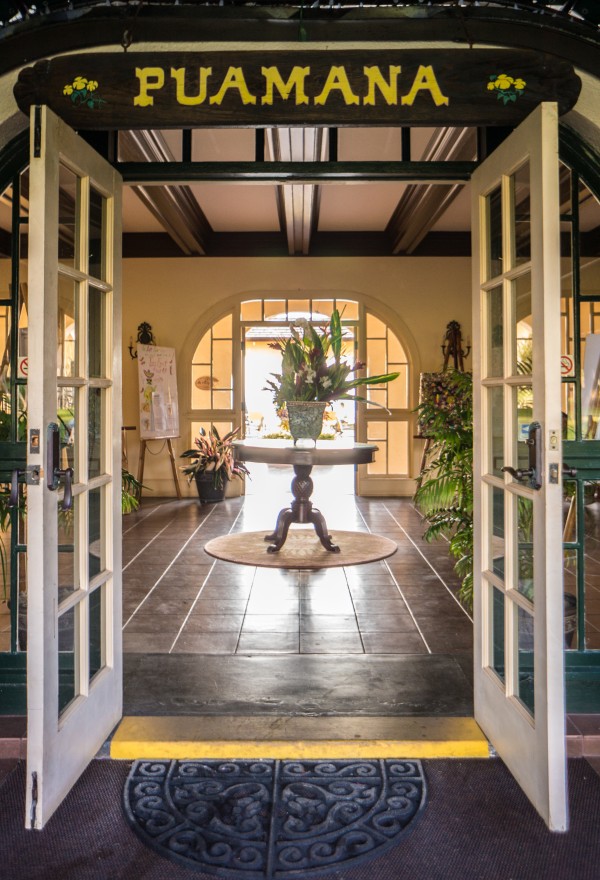 Puamana clubhouse entrance