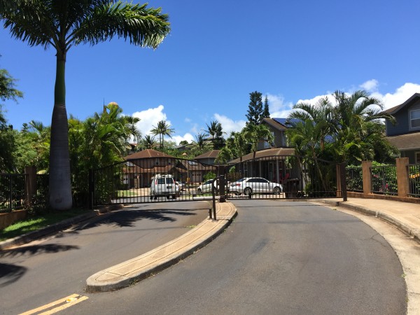The Gated entrance to Hoaka Pl is just off L Honoapiilani Rd and provides privacy, safety and security