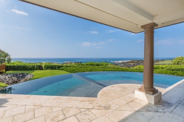 Pool : ocean view