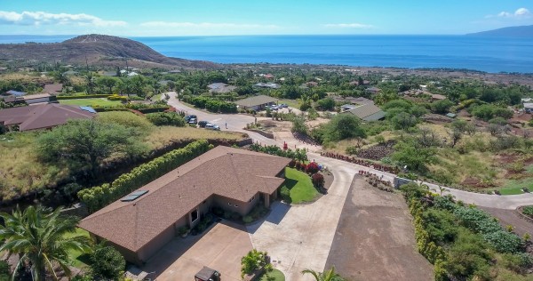 118 E Huapala Pl Launiupoko Front view aerial