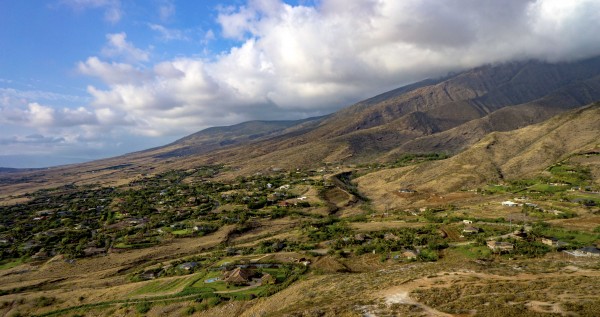 Launiupoko is located at the base of the West Maui Mountains just a few miles south of Lahaina town.