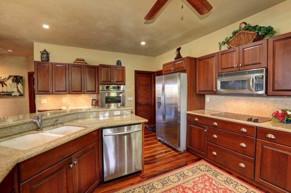 250 Amakihi Way Kitchen